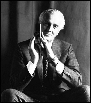 Hubert Givenchy рекламирует аромат Монсеньёр Hubert Givenchy рекламирует аромат Монсеньёр